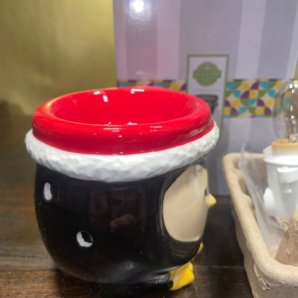 Scentsy Baby Tux Penguin Wall Mini Warmer Night Light Christmas - Picture 3 of 6